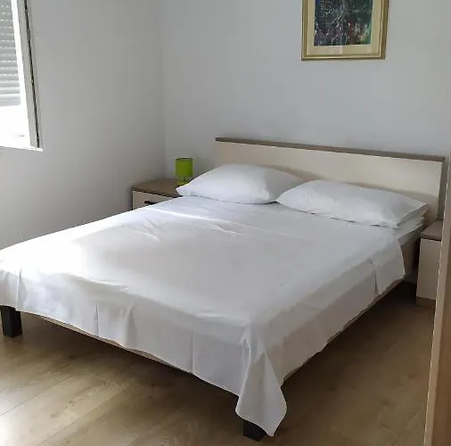 Apartment Mer דירה *